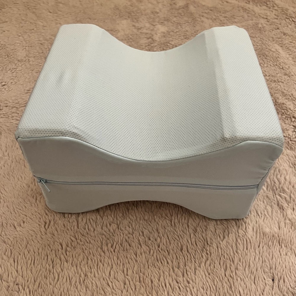 Sharper Image cooling foam leg pillow